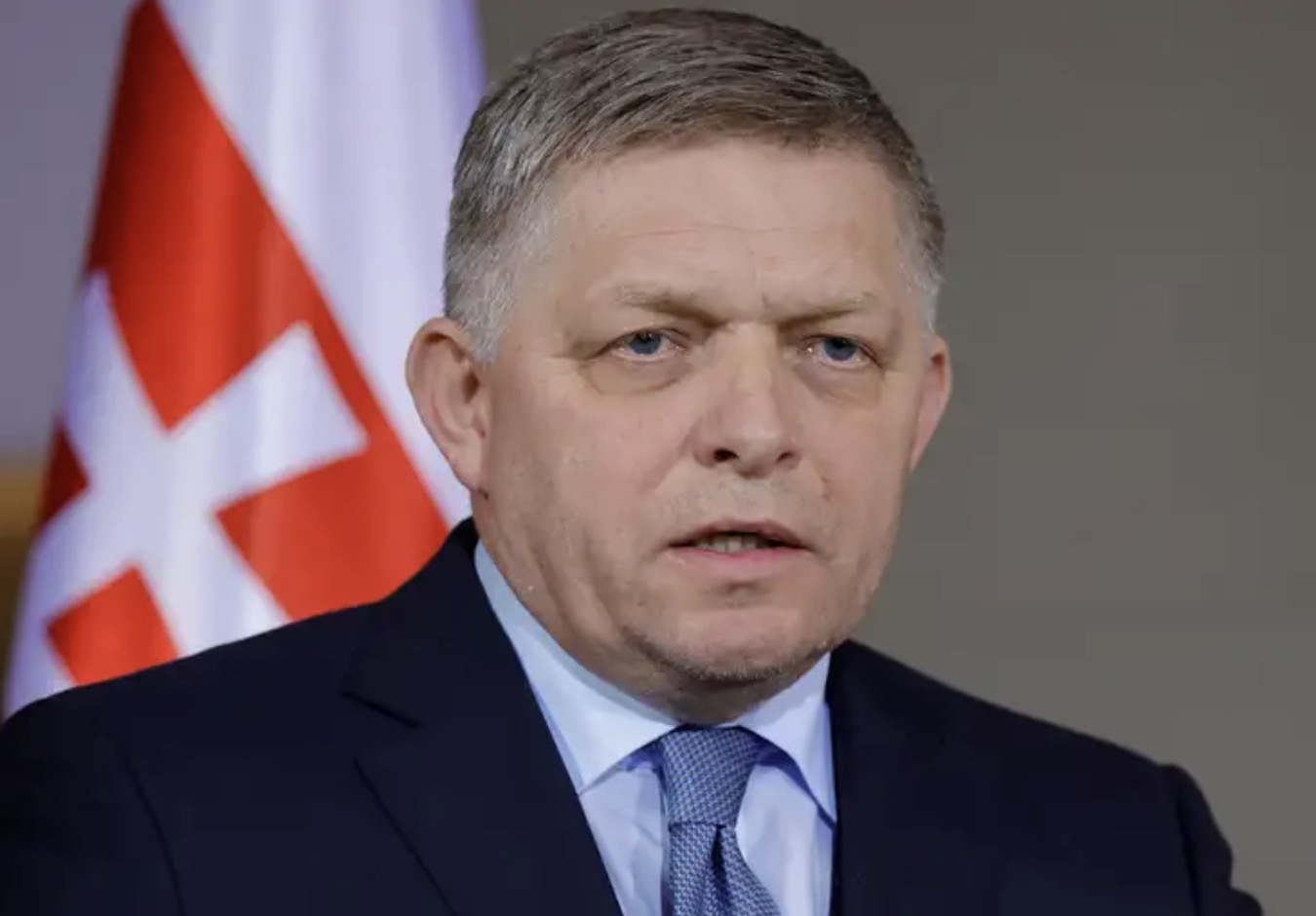 Robert Fico, populist dhe përçarës: lideri pro-rus që u ka rezistuar skandaleve dhe humbjeve